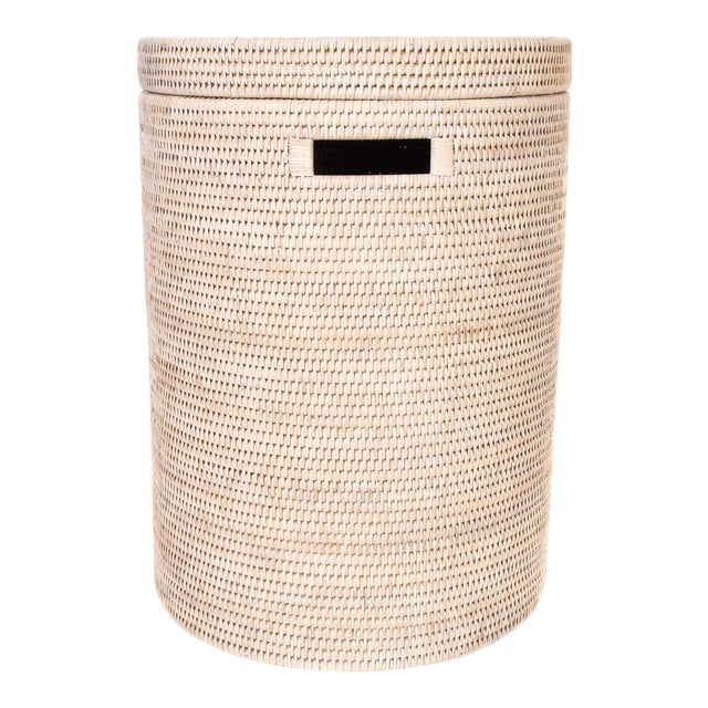 Artifacts Rattan Round Hamper with Lid in White Wash For Sale