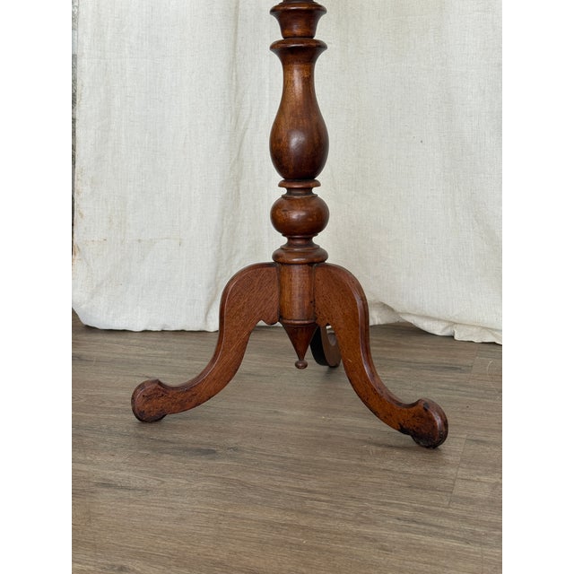 Traditional Antique English Mahogany Tripod Table, Victorian Occasional / Lamp Table, 19th Century For Sale - Image 3 of 9
