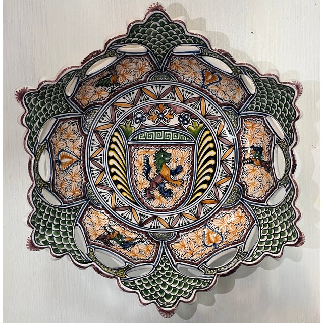 This piece belongs to a collection inspired by 15th century Portuguese ceramics. It was manufactured and hand-painted...