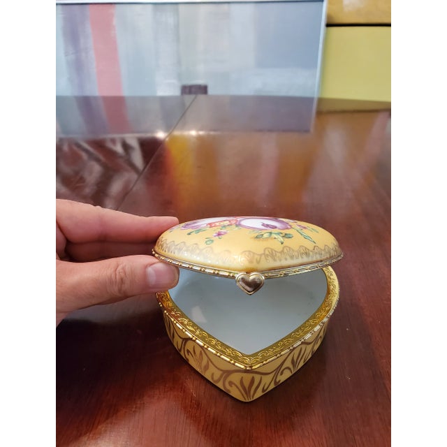 Vintage Mid Century Modern Hollywood Regency Heart Jewel Box For Sale In Boston - Image 6 of 8