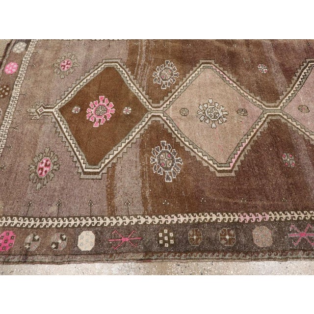 Textile Galerie Shabab Collection Mid-20th Century Turkish Anatolian Room Size Carpet For Sale - Image 7 of 10