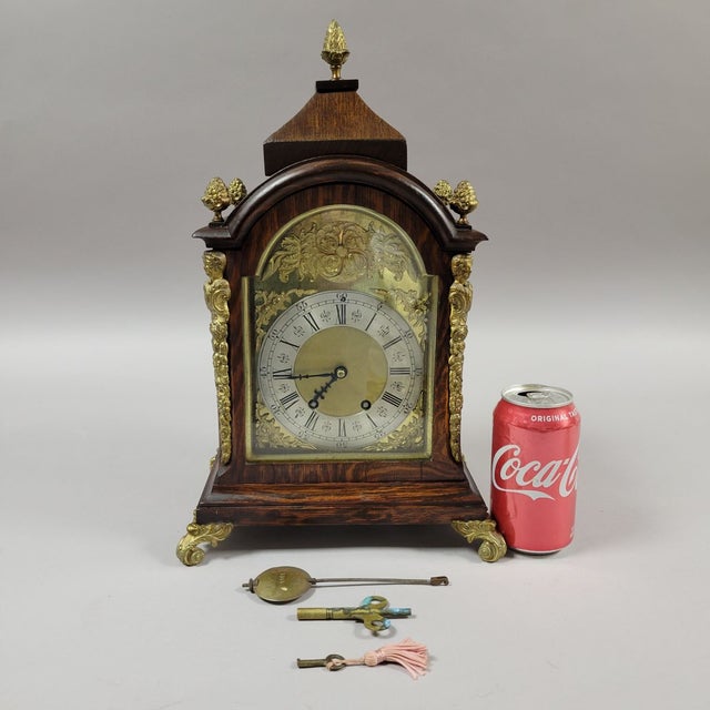 Antique French Tiger Oak Bracket Mantel Clock With Ormolu Caryatids & Pineapple Finials For Sale - Image 13 of 13