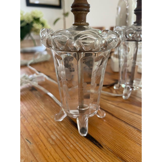 Traditional 1960s Petite Antiqued Glass Lamps, Pair For Sale - Image 3 of 6