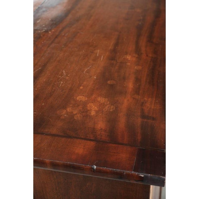 Large Antique English Chest of Drawers/Commode from the Early 19th Century with 5 Drawers and Details For Sale - Image 9 of 13