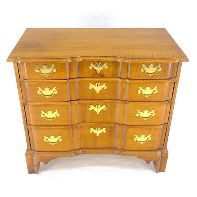 Very Fine Solid Tiger Maple Block Front Bracket Feet Bachelor Dresser Chest For Sale - Image 14 of 18