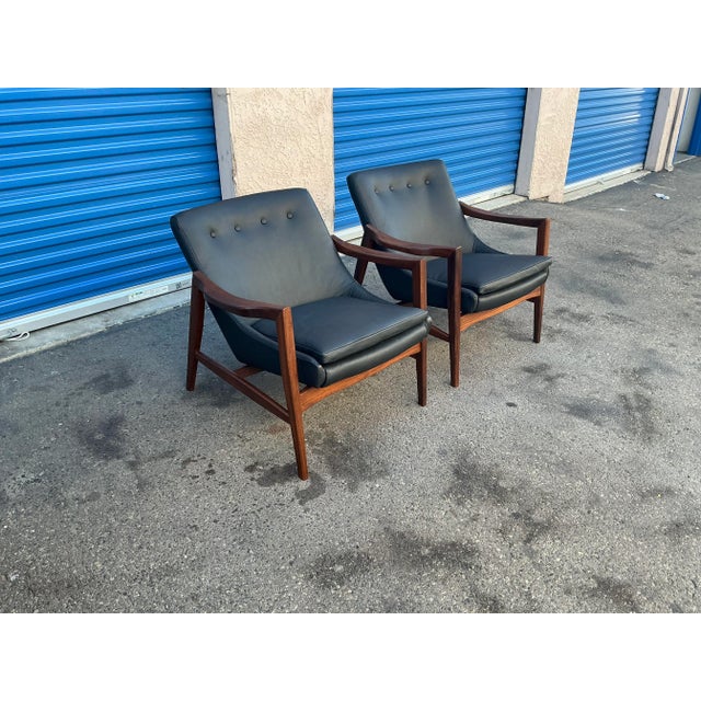 Mid-Century Modern Modern Mid Century Black Leather Lounge Chairs - A Pair For Sale - Image 3 of 10