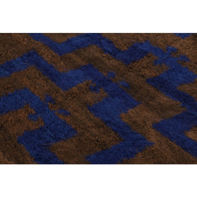 Made with hand-knotted high-pile wool in Turkey, this 5x7 vintage Tulu rug is a distinguished addition to Rug & Kilim’s...