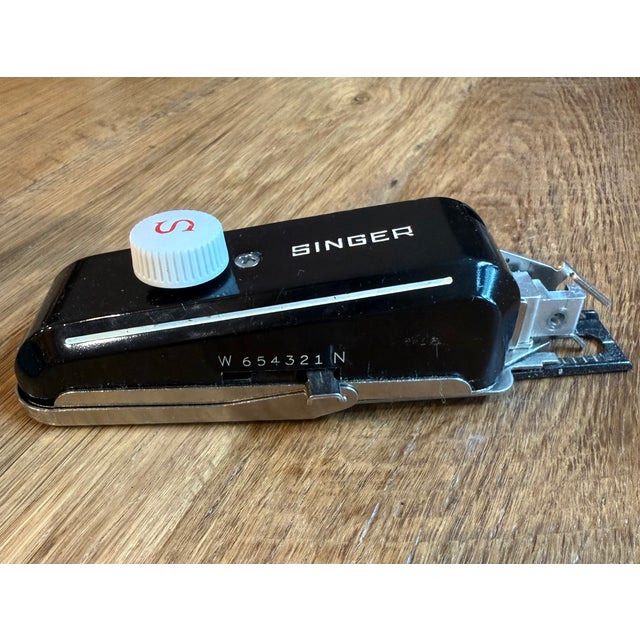 American Vintage 1948 Singer Buttonholer #160506 Original Case 5 Templates For Sale - Image 3 of 7