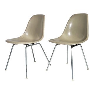 1950s Pair of Vintage Original Charles Eames Design for Herman Miller Fiberglass Mid-Century Modern Chairs For Sale