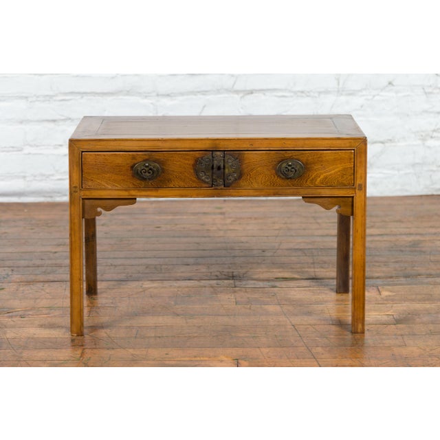 Early 20th Century Chinese Late Qing Dynasty Elm Desk with Two Drawers and Ornate Brass Hardware For Sale - Image 5 of 12