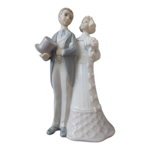 Llardi "Wedding Bride and Groom" #4808 Porcelain Figurine Made in Spain. Retired 2005.