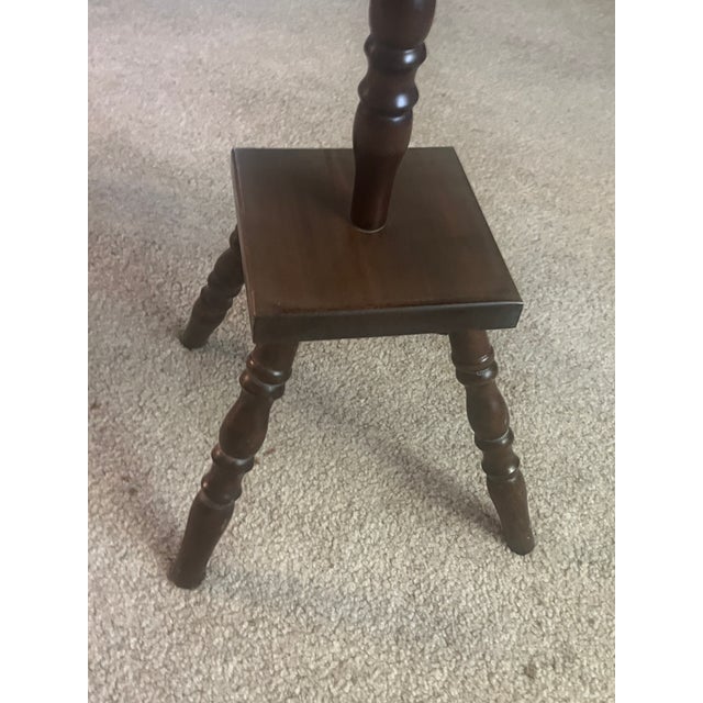 American Vintage Mid-Century Colonial Revival Turned Wood Pedestal Accent Table For Sale - Image 3 of 6