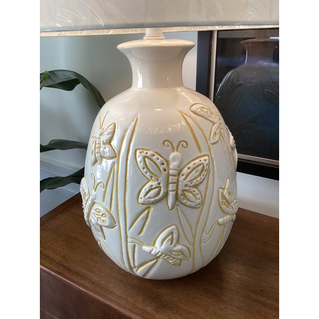 Large Vintage Ivory Ceramic Butterfly Relief Table Lamp – Rewired With New Shade For Sale In Atlanta - Image 6 of 7