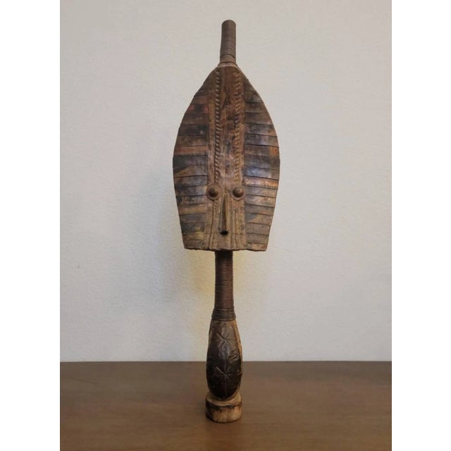 Rare African Mahongwe Osseyba Reliquary Guardian Figure Tribal Folk Art Sculpture For Sale - Image 10 of 11