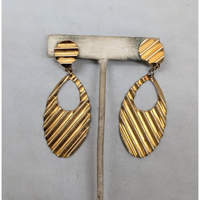 Vintage 1989 Signed Napier Goldtone Hoop Drop Clip Earrings-2 Pieces For Sale In Philadelphia - Image 6 of 9