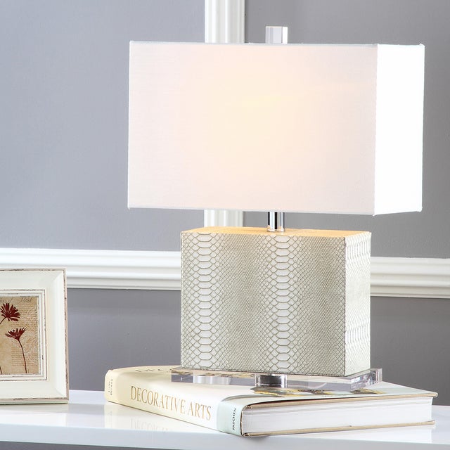20.5-Inch H Table Lamp - Cream For Sale - Image 4 of 5
