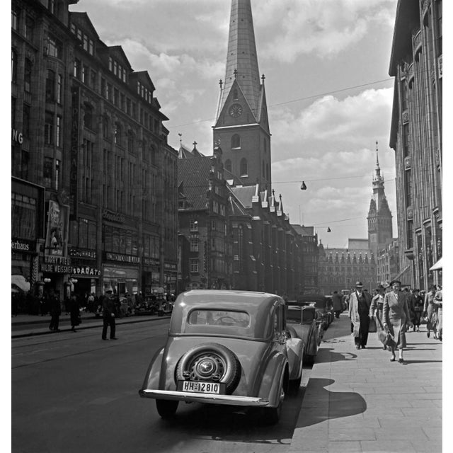 1930s Moenckebergstrasse Hamburg With Cars and People, Germany 1938, Printed 2021 For Sale - Image 5 of 5