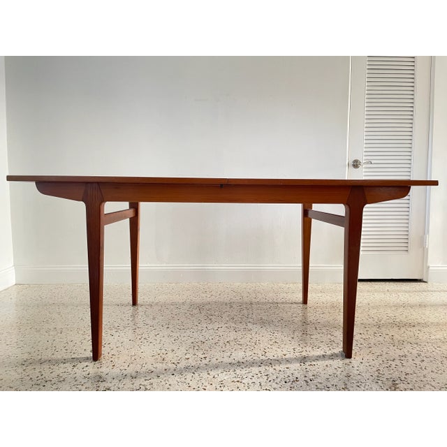 1950s Mid 20th Century French Extendable Dining Table For Sale - Image 5 of 13