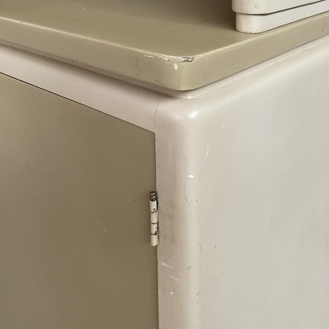 Beige Mid-Century Modern Italian Sideboard in Glass, Light Green and Beige Wood, 1940s For Sale - Image 8 of 18