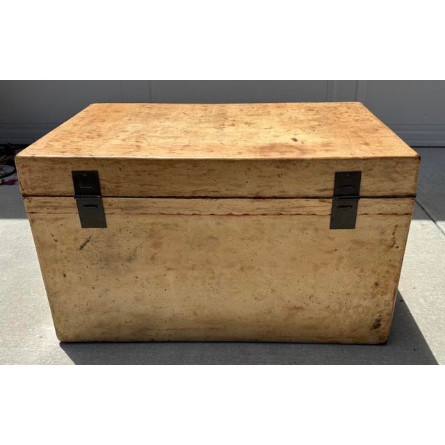 Late 19th Century Chinese Vellum / Parchment Trunk With Original Red Pigskin Interior & Key For Sale - Image 10 of 18