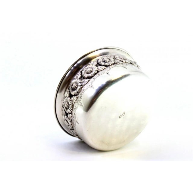 Silver Washbasin with Revealed Floral Engravings For Sale - Image 4 of 8