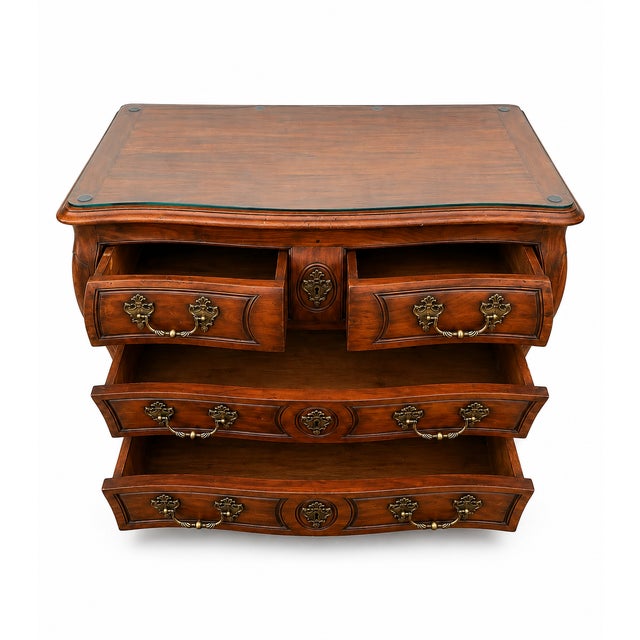 1920s 18th Century Louis XV Bordeaux Commode in Mahogany and Bronze, 1920s For Sale - Image 5 of 10