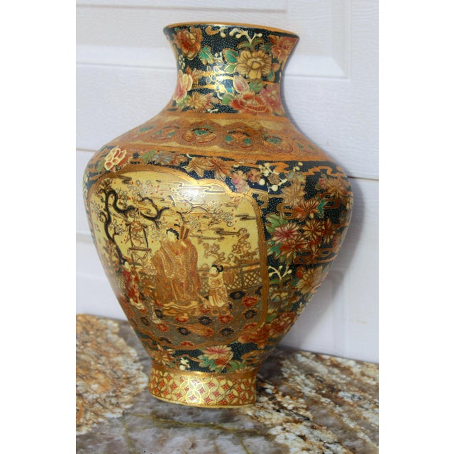 1970s Pair of Vintage Japanese Royal Satsuma Wall Pocket Vases - Hand-Painted Porcelain Fan-Shaped With Geisha & Floral Motifs For Sale - Image 5 of 18