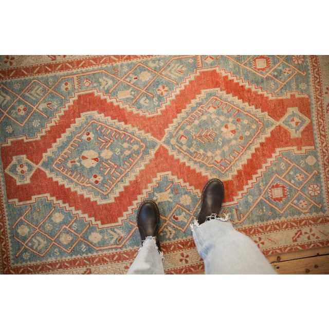 :: Double center medallion with stepped contour adorned at either end by minor finials with interior germinating blossom...