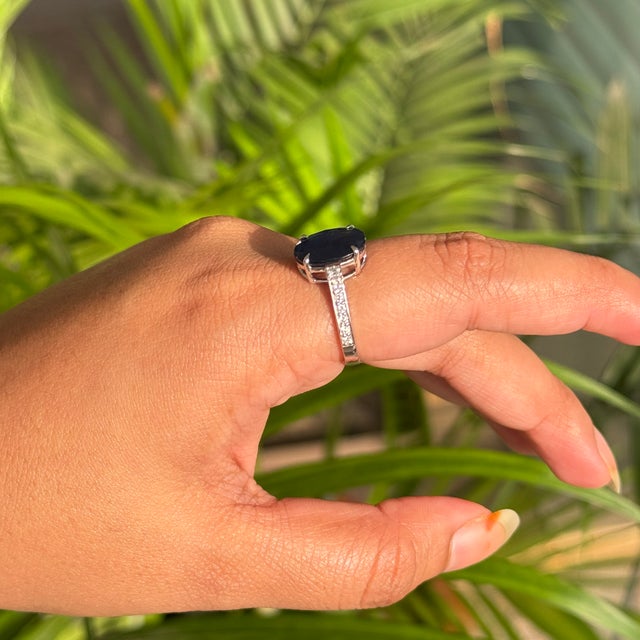 Certified 5 Carat Natural Blue Sapphire Cocktail Ring With Diamonds in 18k Gold Size 5 For Sale - Image 11 of 15