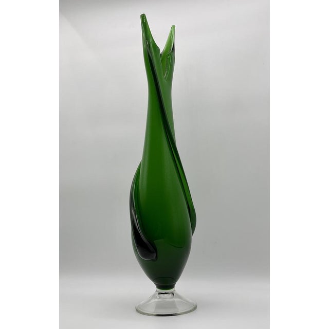 1950s Vintage Green Swirl Torchon Blown Glass Vase attributed to Fratelli Betti, Italy, 1950s For Sale - Image 5 of 7