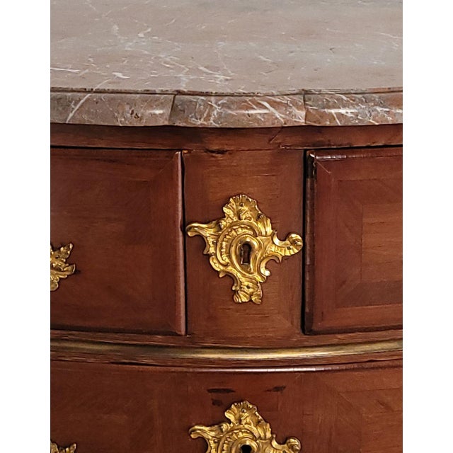 Régence–Louis XV Marble-Topped Mahogany Commode, France Circa 1740 For Sale - Image 9 of 12