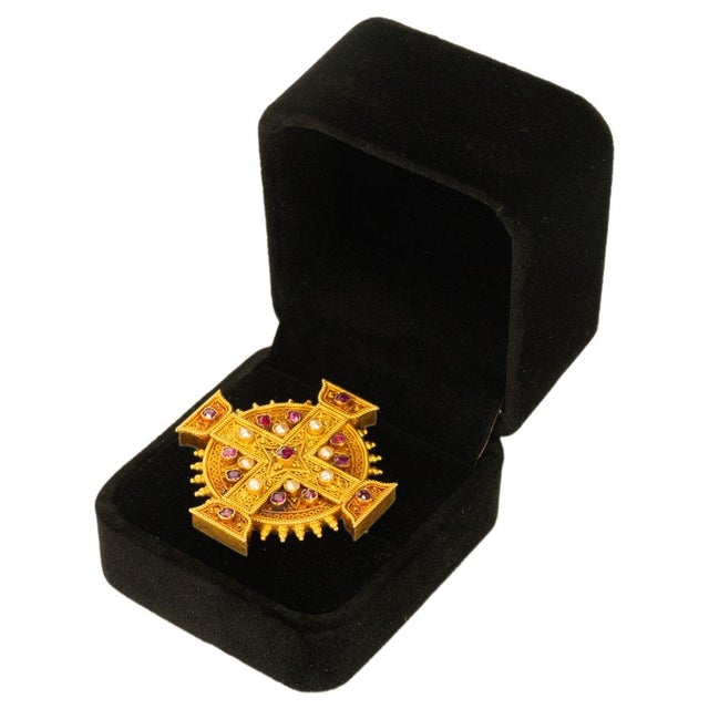 Antique Italian Etruscan Revival 22k Gold Brooch Rubies & Pearls Marchesini 1870 For Sale - Image 4 of 16