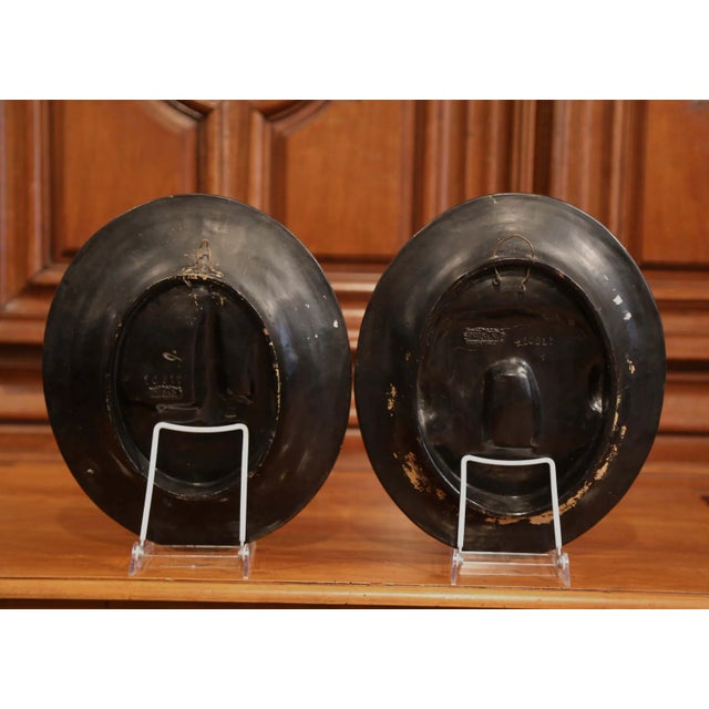 Tan Early 20th Century French Hand-Painted Oval Decorative Wall Platters - a Pair For Sale - Image 8 of 11