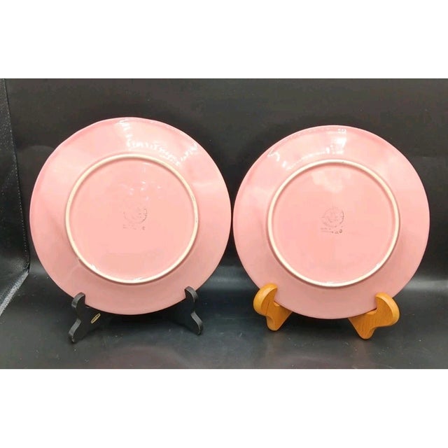 Bordallo Pinheiro Vintage Bordallo Pinheiro Pink Daffodil Flower Majolica Pottery 9.25" Plates-Set of 2 For Sale - Image 4 of 4