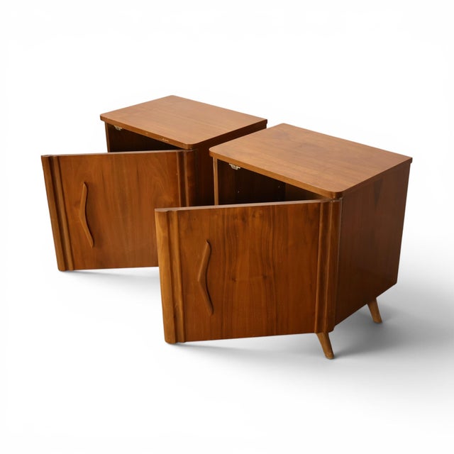 Young Manufacturing Vintage Sculptural Mid Century Modern Pair of Nightstands C. 1960s, Attrbiuted For Sale - Image 12 of 14
