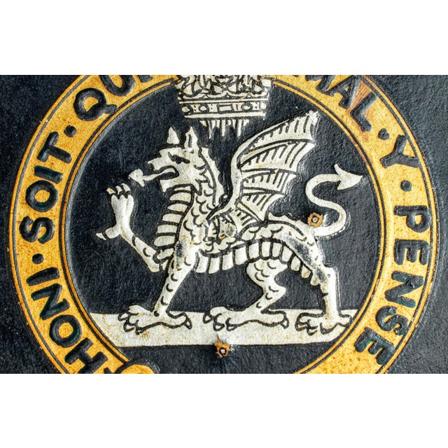 Fantastic 1st Batalion Queen's Regiment Antique British Military Plaque Shield Wall Decor Militaria For Sale - Image 4 of 9