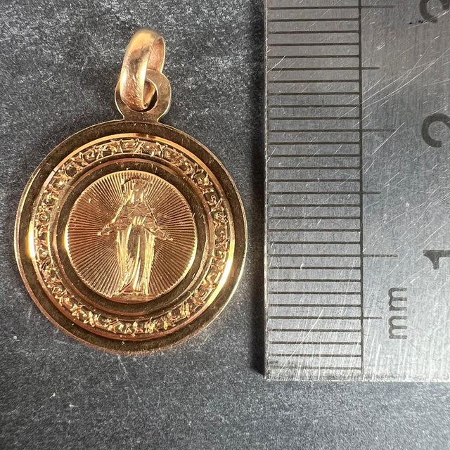 Antique French Engraved Virgin Mary 18 Karat Rose Gold Religious Medal Pendant, 1890s For Sale - Image 10 of 17