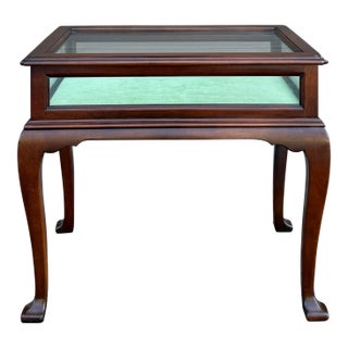 1970s Statton Oldtowne Cherry Traditional Georgian Curio Display Side Table For Sale