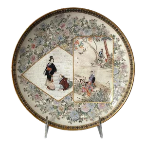 Satsuma Japanese Ceramic Dish with Fine Decoration by Kinkozan