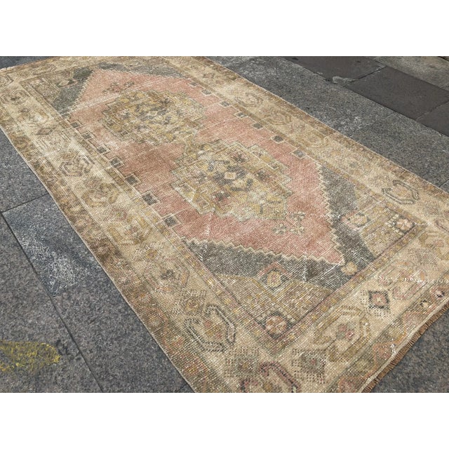 1960s Turkish Vintage Faded Oushak Rug- 3′7″ × 6′9″ For Sale - Image 5 of 11