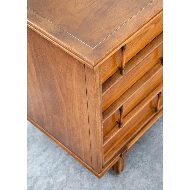 Brown Mid Century Modern Credenza Dresser 8 Drawers Thomasville Walnut, Attributed For Sale - Image 8 of 11