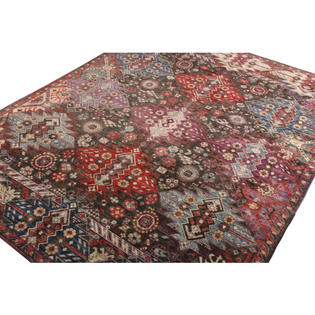 Hand knotted in quality, finely woven wool a 9 X 11 rug from Rug & Kilim’s Modern Classics Collection. Witnessing an all...