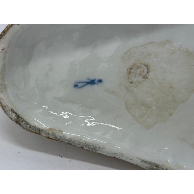 19th Century, German Porcelain Horse Drawn Sedan Chair & Riders by Samson & Cie For Sale - Image 11 of 12