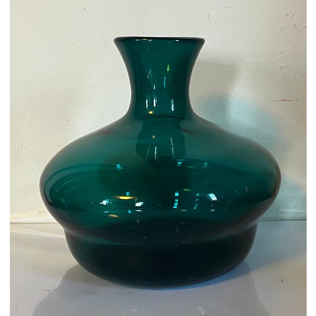 English Antique Early 19th Century English Regency Emerald Green Blown Glass Carafe for Wine or Water Circa 1820 For Sale - Image 3 of 8