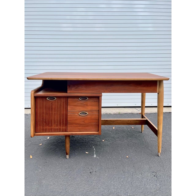 Mainline by Hooker Mid Century Modern Writing Desk | by Hooker for Mainline For Sale - Image 4 of 18