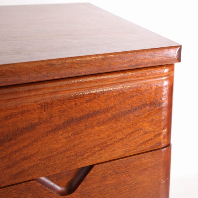 Stunning vintage Japanese oak chest of drawers. Featuring nine drawers, this chest is highly functional and of excellent...
