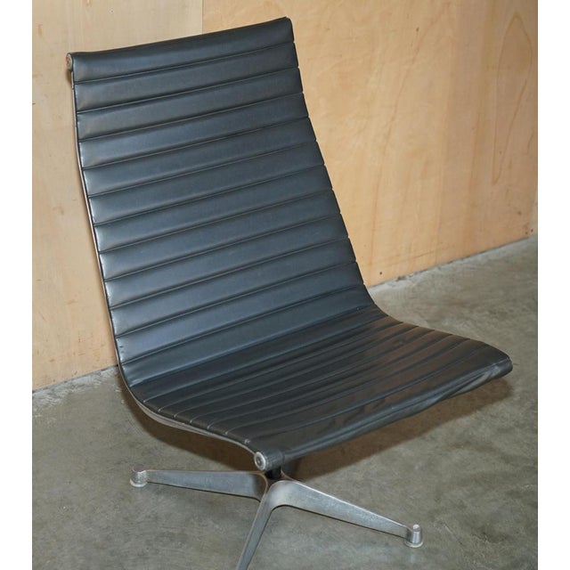 Vintage Hillie Stamped Black Leather Swivel Lounge Chairs from Herman Miller, Set of 2 For Sale - Image 6 of 18