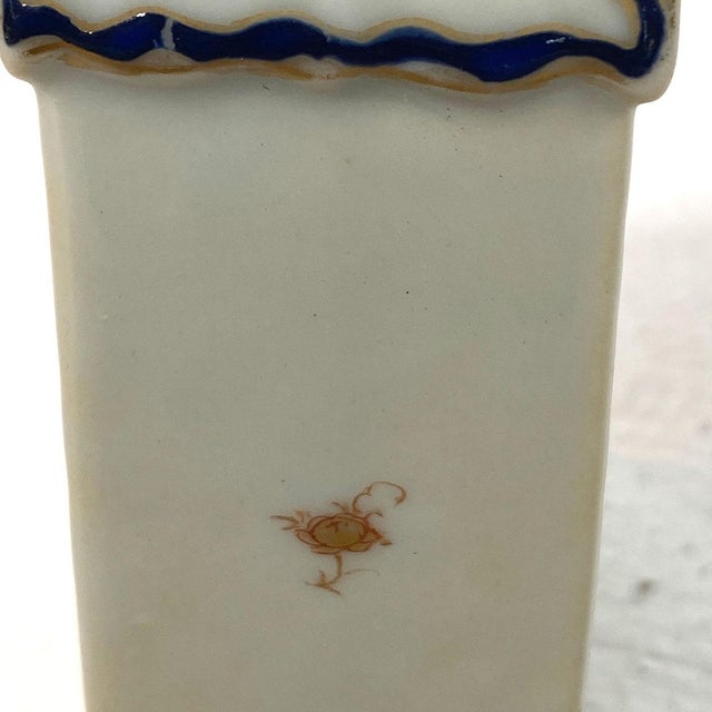 19th Century Chinese Export Qing Porcelain Armorial Flask-Form Tea Caddy For Sale - Image 10 of 11