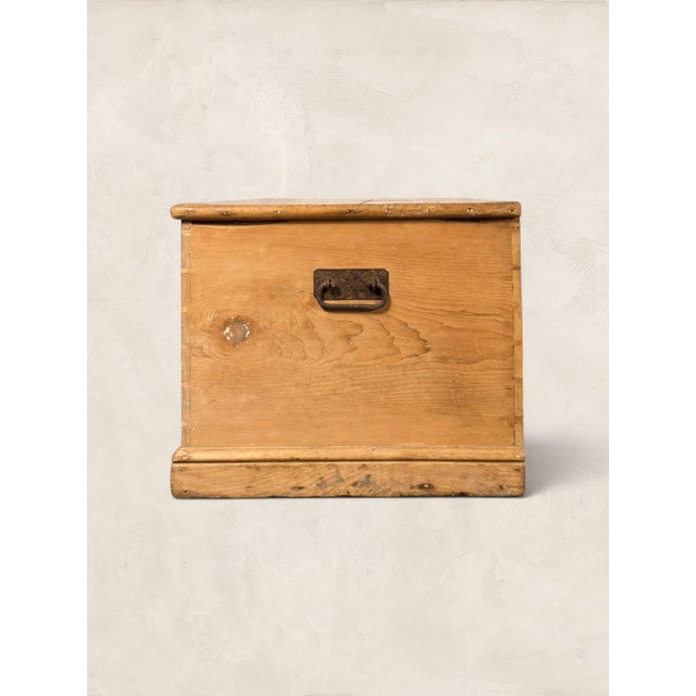 English Victorian Pine Blanket Chest, Circa 1890 For Sale In Tampa - Image 6 of 7
