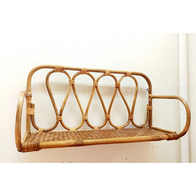 Vintage rattan wall shelf, circa 1970. Superb rattan weave and marquetry work on the top. Two fixings on the back. In...